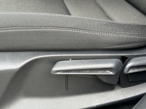 Used 2025 Honda CR-V LX image 12
