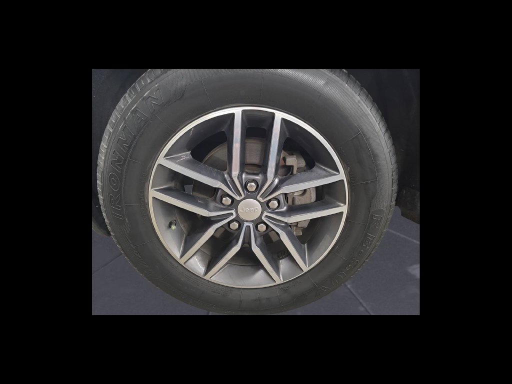 Used 2019 Jeep Grand Cherokee Limited AWD/4WD image 10