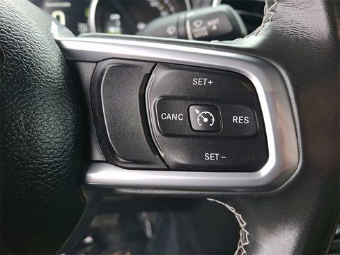 Used 2022 Jeep Wrangler Unlimited Sahara image 24