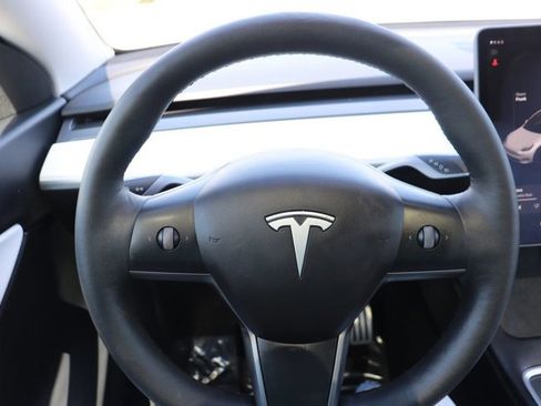 Used 2021 Tesla Model Y Performance image 17