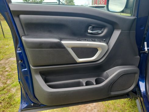 Used 2022 Nissan Titan SV w/ SV Convenience Package RWD image 14