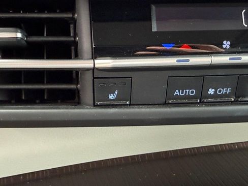 Used 2024 Toyota Sienna XLE image 23