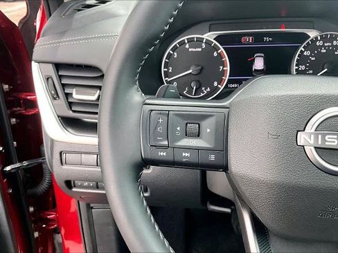 Certified 2026 Nissan Rogue SV FWD image 23