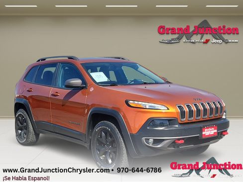 Used 2015 Jeep Cherokee Trailhawk w/ Comfort/Convenience Group AWD/4WD image 1