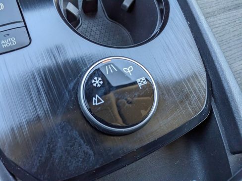 Used 2023 Nissan Rogue SV image 32