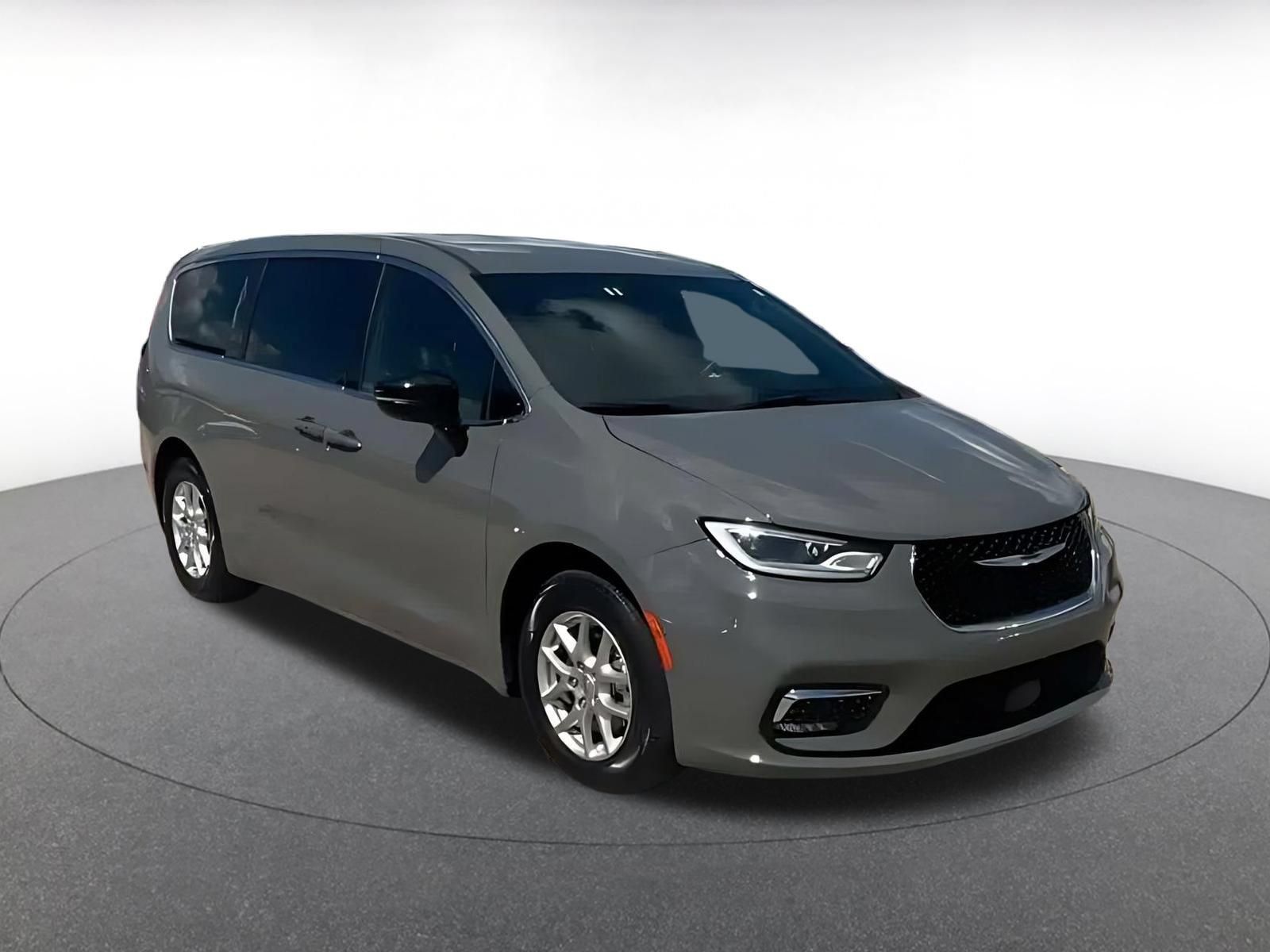 Used 2025 Chrysler Pacifica Select FWD image 2