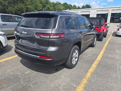 Used 2022 Jeep Grand Cherokee L Limited AWD/4WD image 2