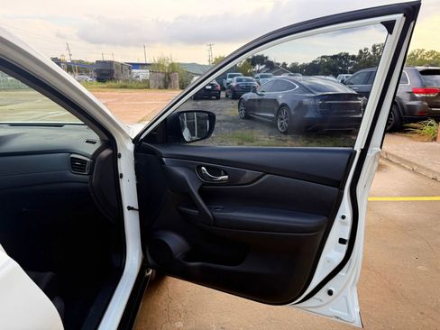 Used 2019 Nissan Rogue SV image 40