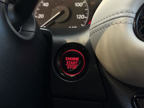 Certified 2023 Honda HR-V LX image 16