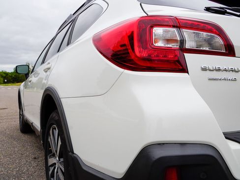 Used 2018 Subaru Outback 3.6R Limited AWD/4WD image 36