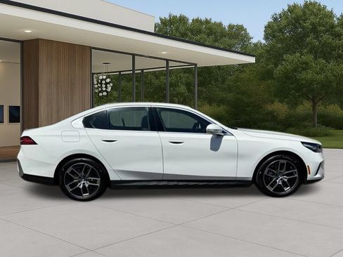 Used 2025 BMW i5 eDrive40i w/ Premium Package RWD image 7