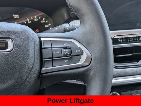 Used 2023 Jeep Compass Latitude w/ Convenience Group AWD/4WD image 17