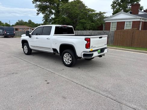 Used 2025 Chevrolet Silverado 2500 High Country w/ High Country Premium Package AWD/4WD image 3
