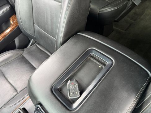 Used 2015 Chevrolet Suburban LTZ AWD/4WD image 31
