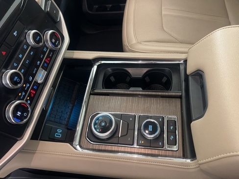 Used 2024 Ford Expedition Limited image 19