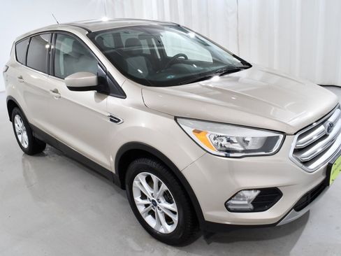 Used 2017 Ford Escape SE image 5