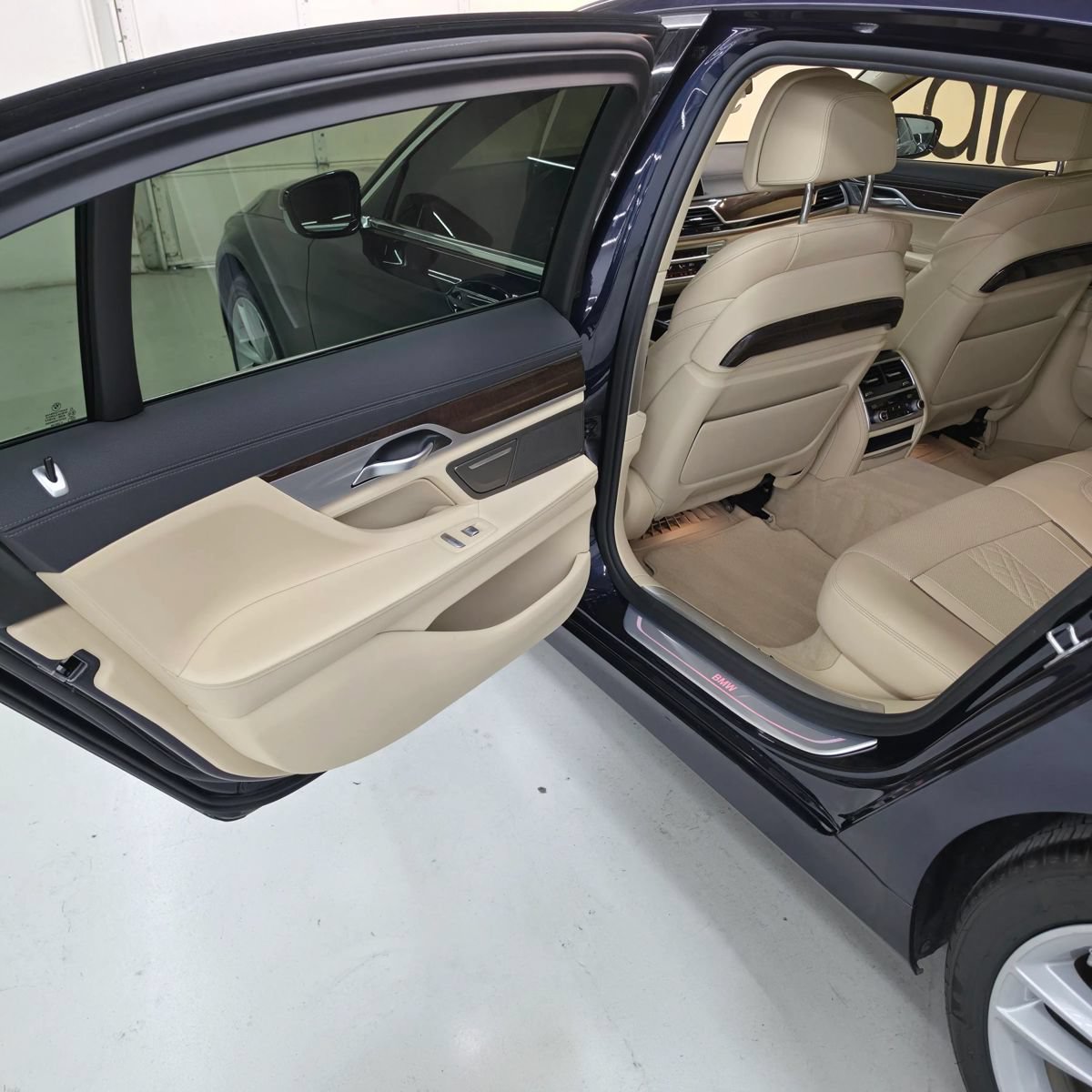 Used 2019 BMW 750i xDrive AWD/4WD image 31