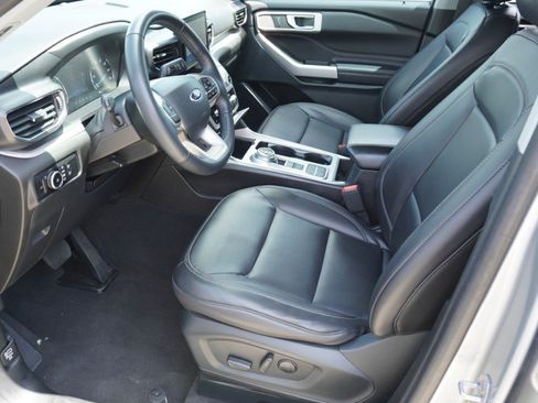 Used 2023 Ford Explorer XLT w/ Equipment Group 202A RWD image 13