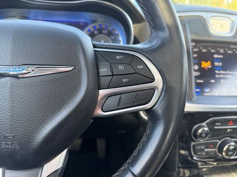 Used 2020 Chrysler 300 Limited RWD image 16