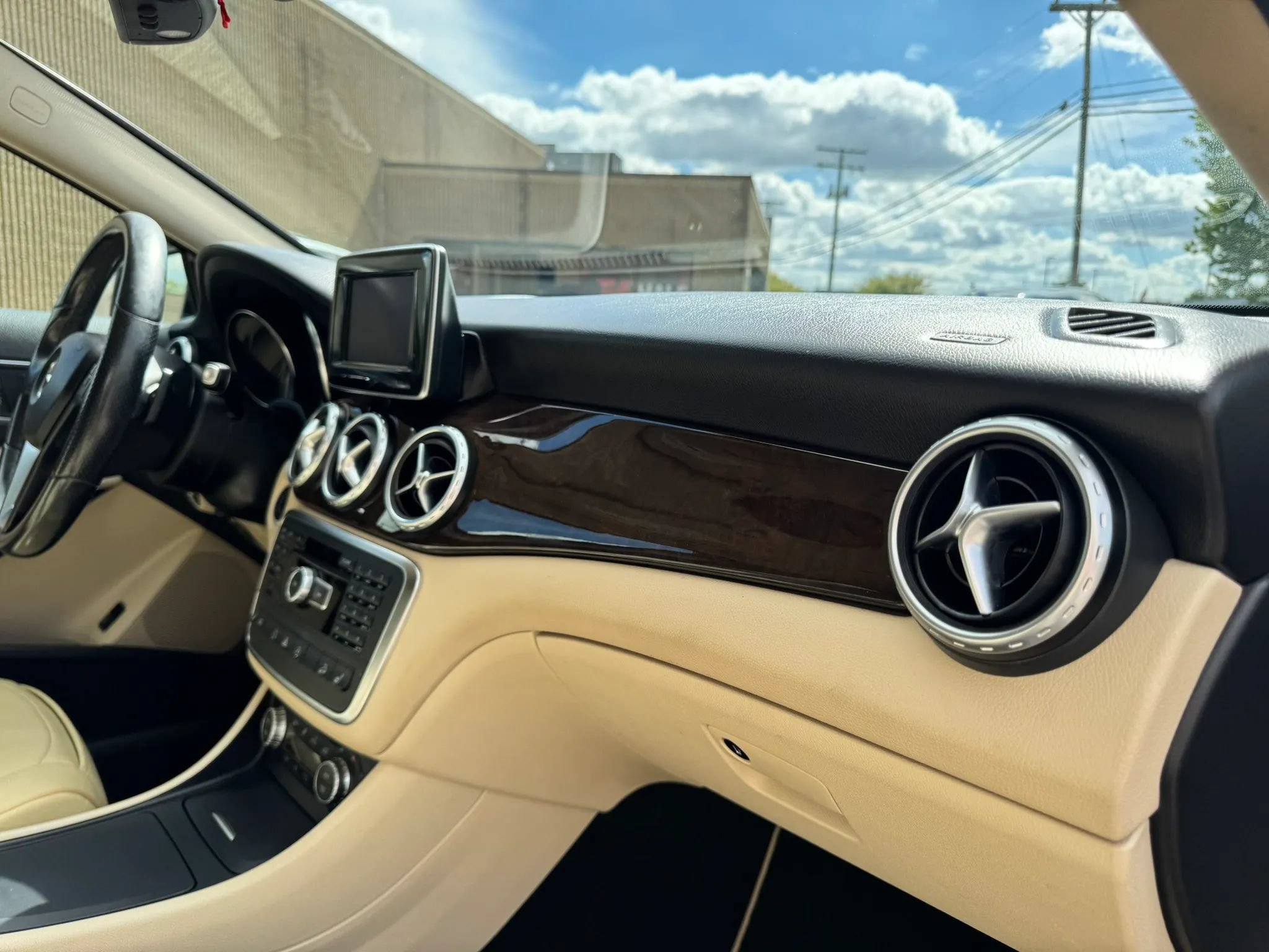 Used 2015 Mercedes-Benz GLA 250 4MATIC image 25