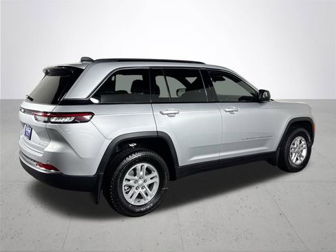 New 2025 Jeep Grand Cherokee Laredo w/ Luxury Tech Group I AWD/4WD image 6