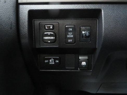 Used 2017 Toyota Tundra SR5 w/ SR5 Upgrade Package AWD/4WD image 20
