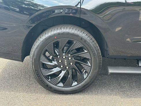 New 2026 Lincoln Navigator Reserve w/ Jet Appearance Package AWD/4WD image 18