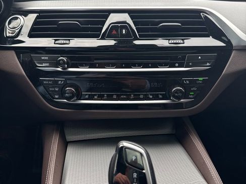 Used 2018 BMW M550i xDrive image 11