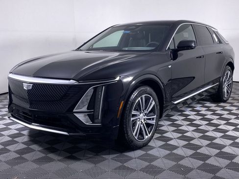 New 2025 Cadillac Lyriq Luxury w/ LPO, Floor Liner Package AWD/4WD image 17