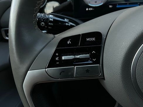 Used 2025 Hyundai Elantra SEL image 36