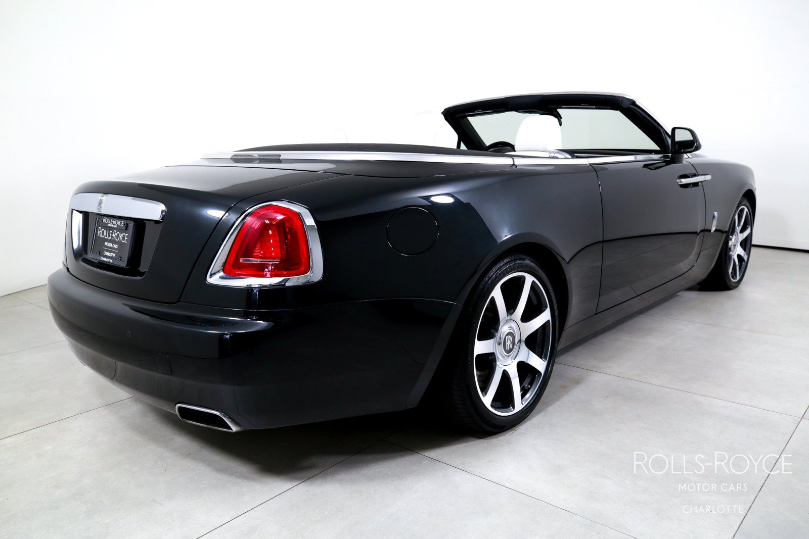 Used 2017 Rolls-Royce Dawn RWD image 2