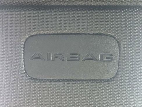 New 2025 Jeep Grand Cherokee Altitude image 29