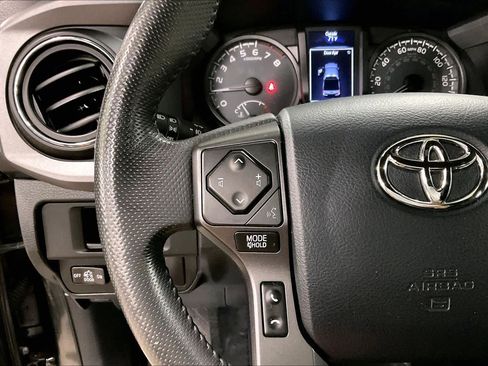 Used 2017 Toyota Tacoma TRD Sport w/ Tow Package (A/T) AWD/4WD image 23