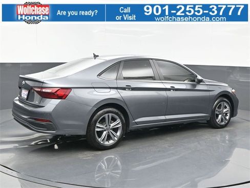Used 2024 Volkswagen Jetta SE w/ Panoramic Sunroof Package image 6