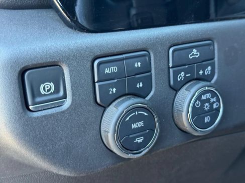 Used 2025 Chevrolet Silverado 1500 LT Trail Boss w/ Convenience Package II AWD/4WD image 17