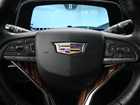 Used 2024 Cadillac Escalade Premium Luxury AWD/4WD image 17