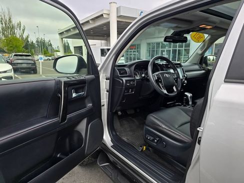 Used 2021 Toyota 4Runner TRD Off-Road Premium w/ Moonroof Package AWD/4WD image 23