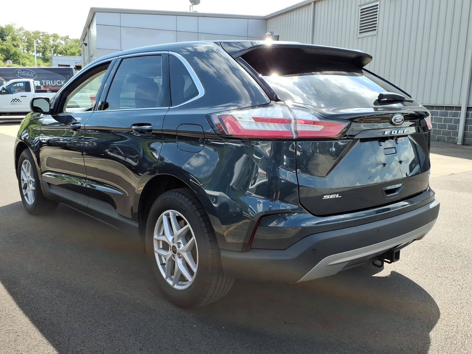Certified 2024 Ford Edge SEL w/ Convenience Package AWD/4WD image 4