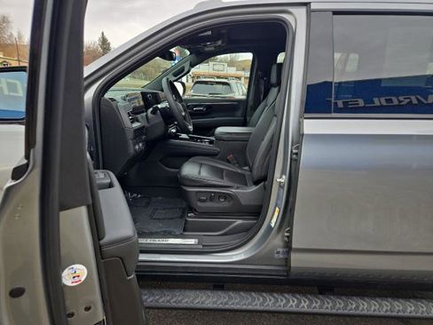 Used 2025 Chevrolet Suburban Z71 w/ Comfort Package image 9