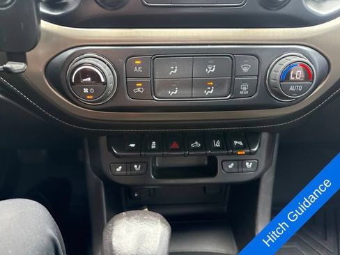 Used 2022 GMC Canyon Denali AWD/4WD image 18