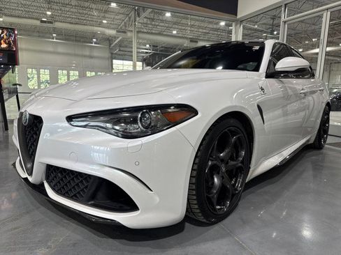 Used 2017 Alfa Romeo Giulia Quadrifoglio image 30
