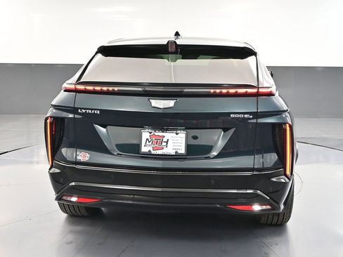 Used 2024 Cadillac Lyriq Luxury image 7