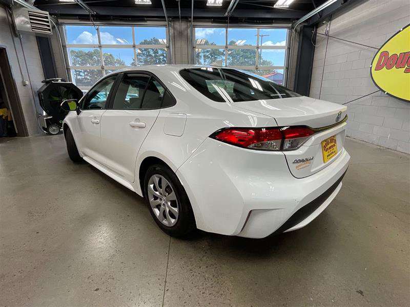 Used 2020 Toyota Corolla LE FWD image 3