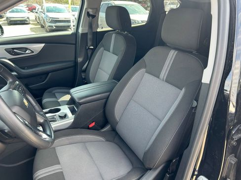 Used 2025 Chevrolet Blazer LT FWD image 38
