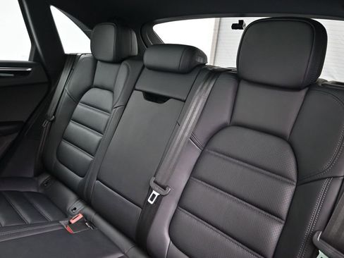 Certified 2024 Porsche Macan AWD/4WD image 6
