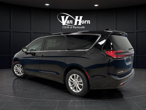 New 2026 Chrysler Pacifica Select AWD/4WD image 3