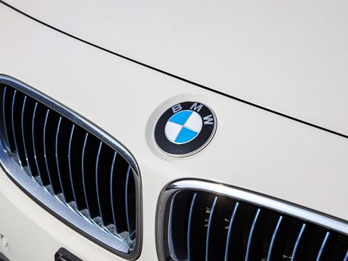 Used 2018 BMW 330e image 3