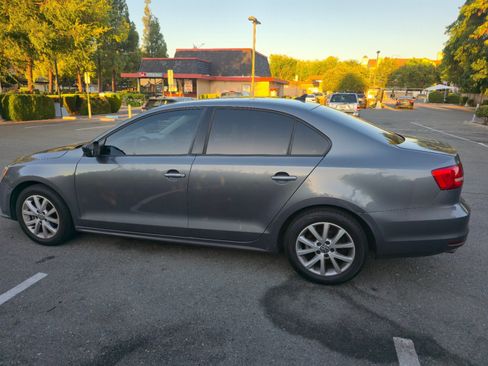 Used 2015 Volkswagen Jetta SE FWD image 9