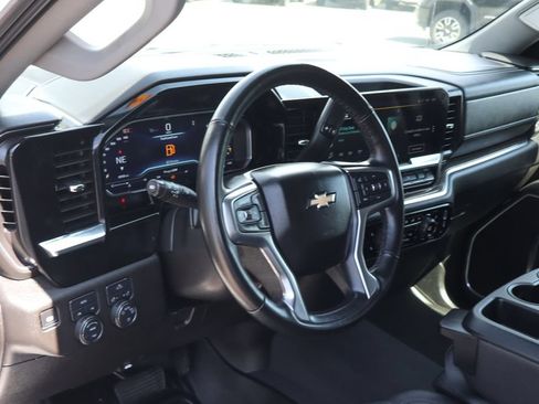 Used 2025 Chevrolet Silverado 1500 LT w/ Leather Package AWD/4WD image 23
