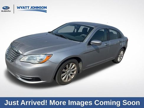 Used 2014 Chrysler 200 Touring image 3